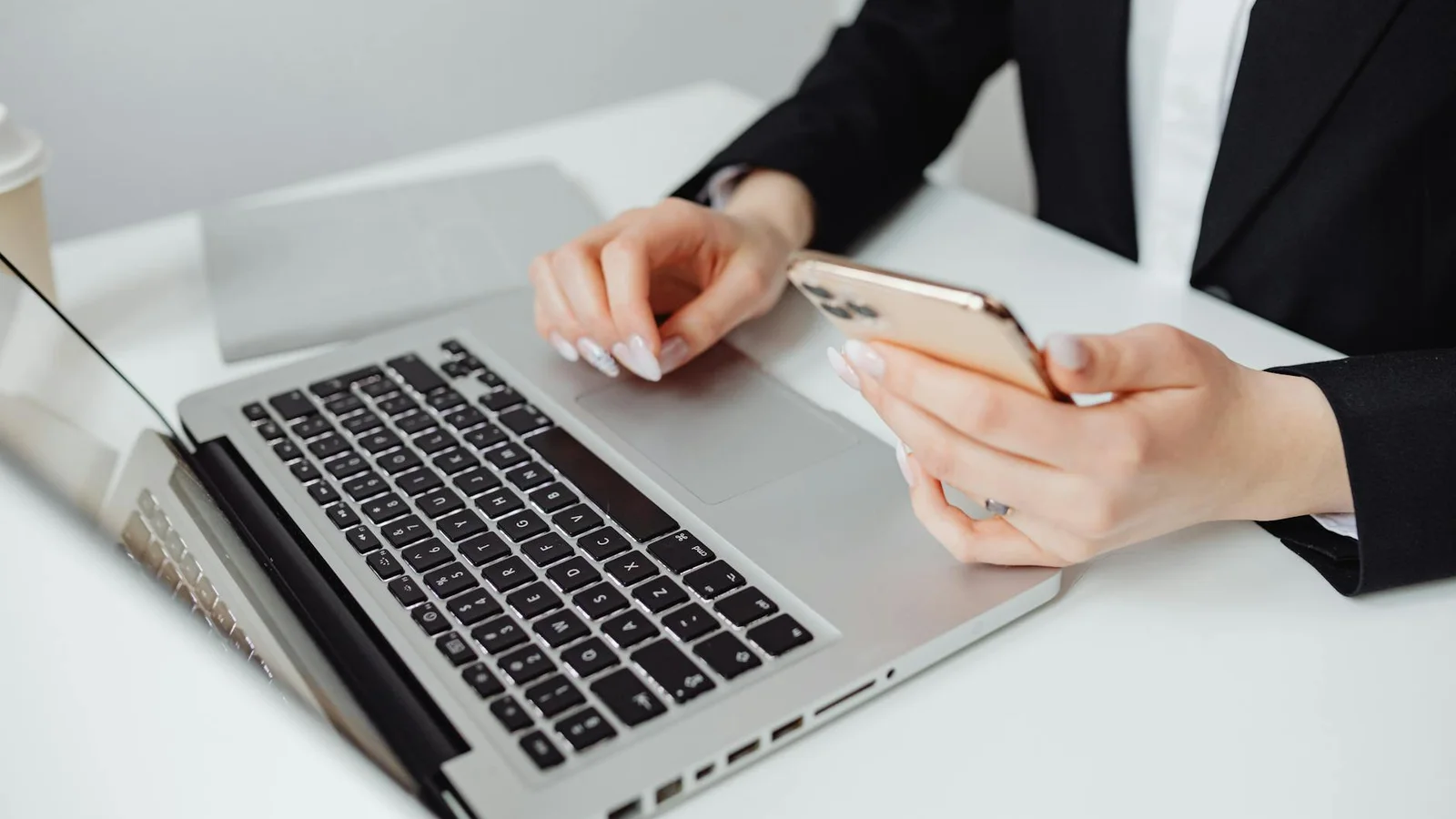 Automatización de Mensajes con IA: La Solución al Dolor Real de las Empresas en Colombia