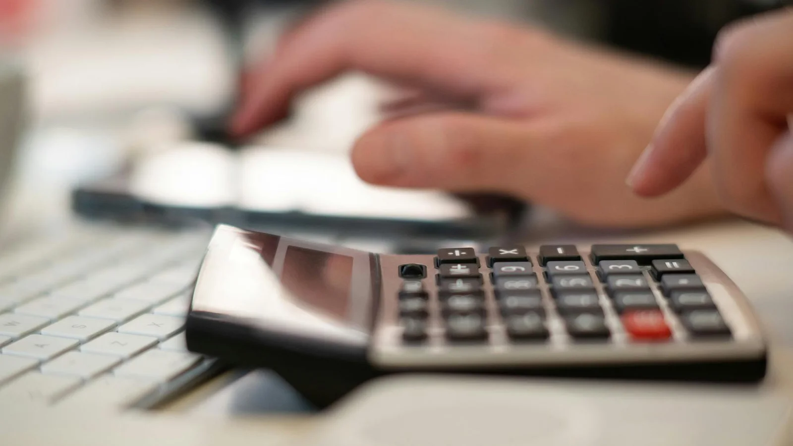 Calculadora de Ventas Perdidas: Cómo Medir y Recuperar Oportunidades en Colombia con Automatización Conversacional