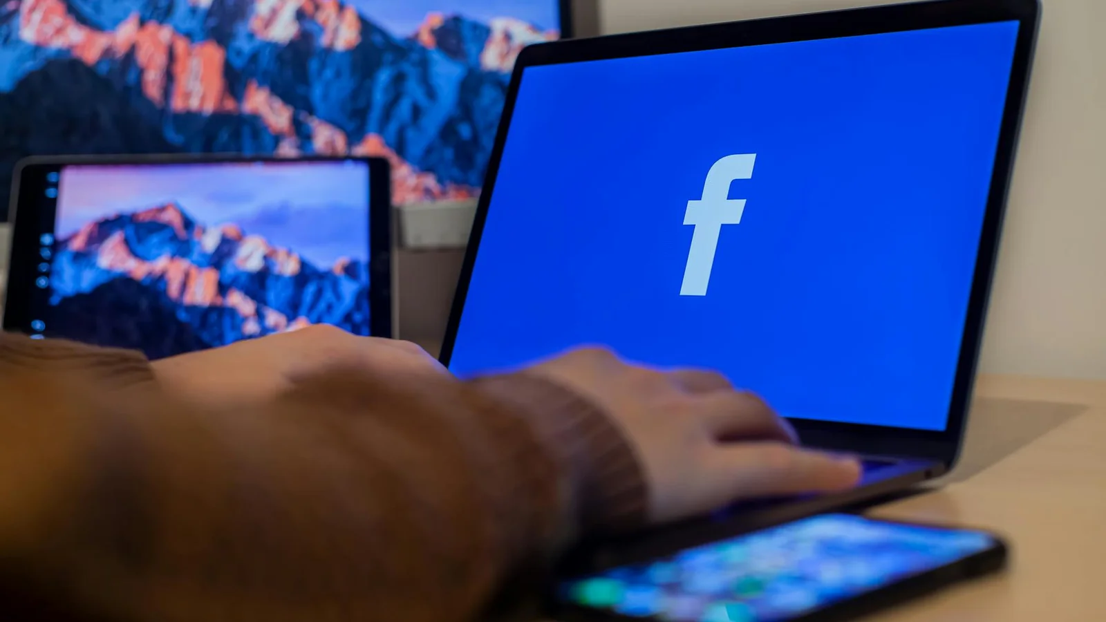 Cómo un abogado en Tunja puede automatizar Facebook con IA para responder clientes