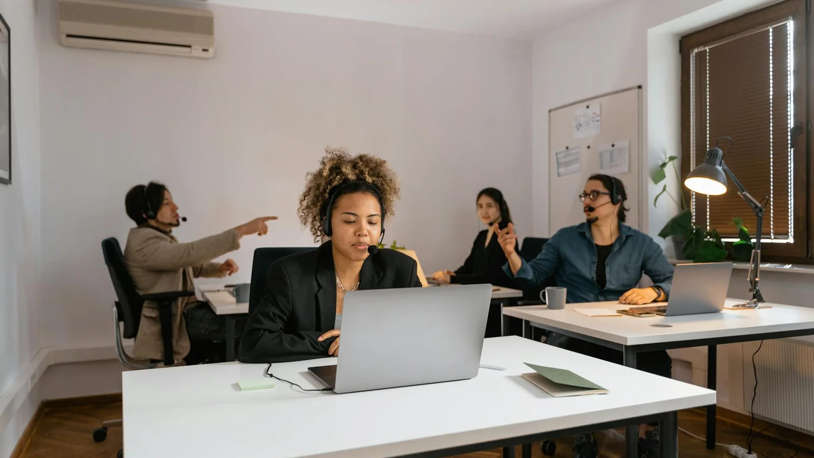 Cómo Abogados en Colombia Pueden Automatizar WhatsApp con IA para Vender Más