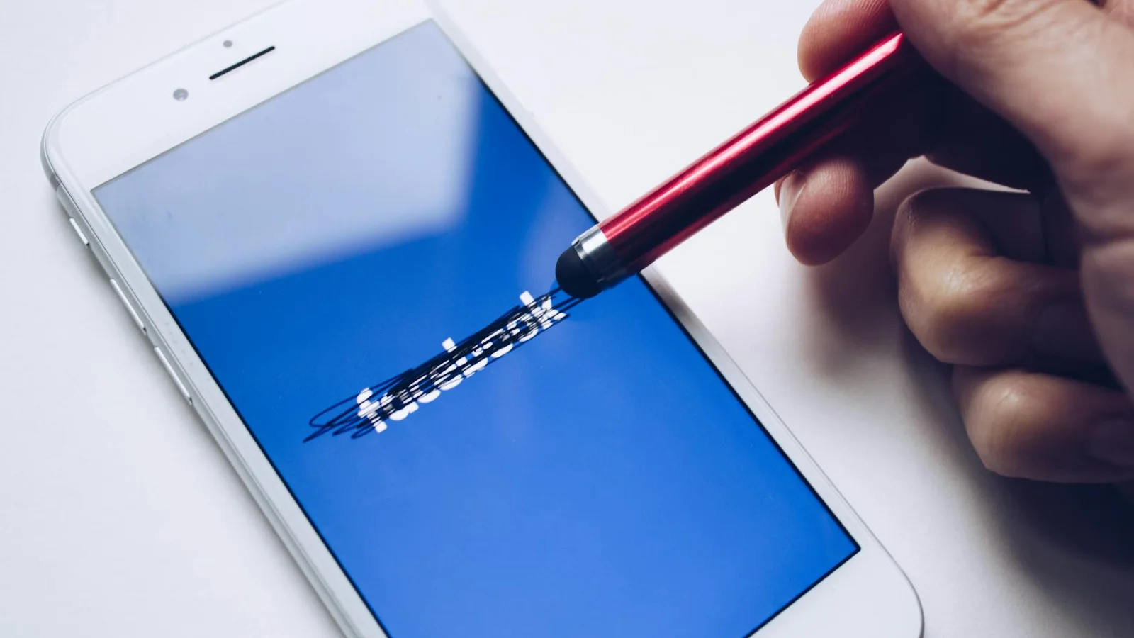 Cómo abogados en Colombia pueden automatizar Facebook con IA para generar leads