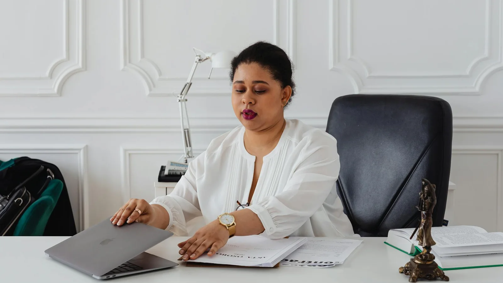 Cómo Abogados en Colombia Pueden Automatizar Instagram con IA para Responder a Clientes