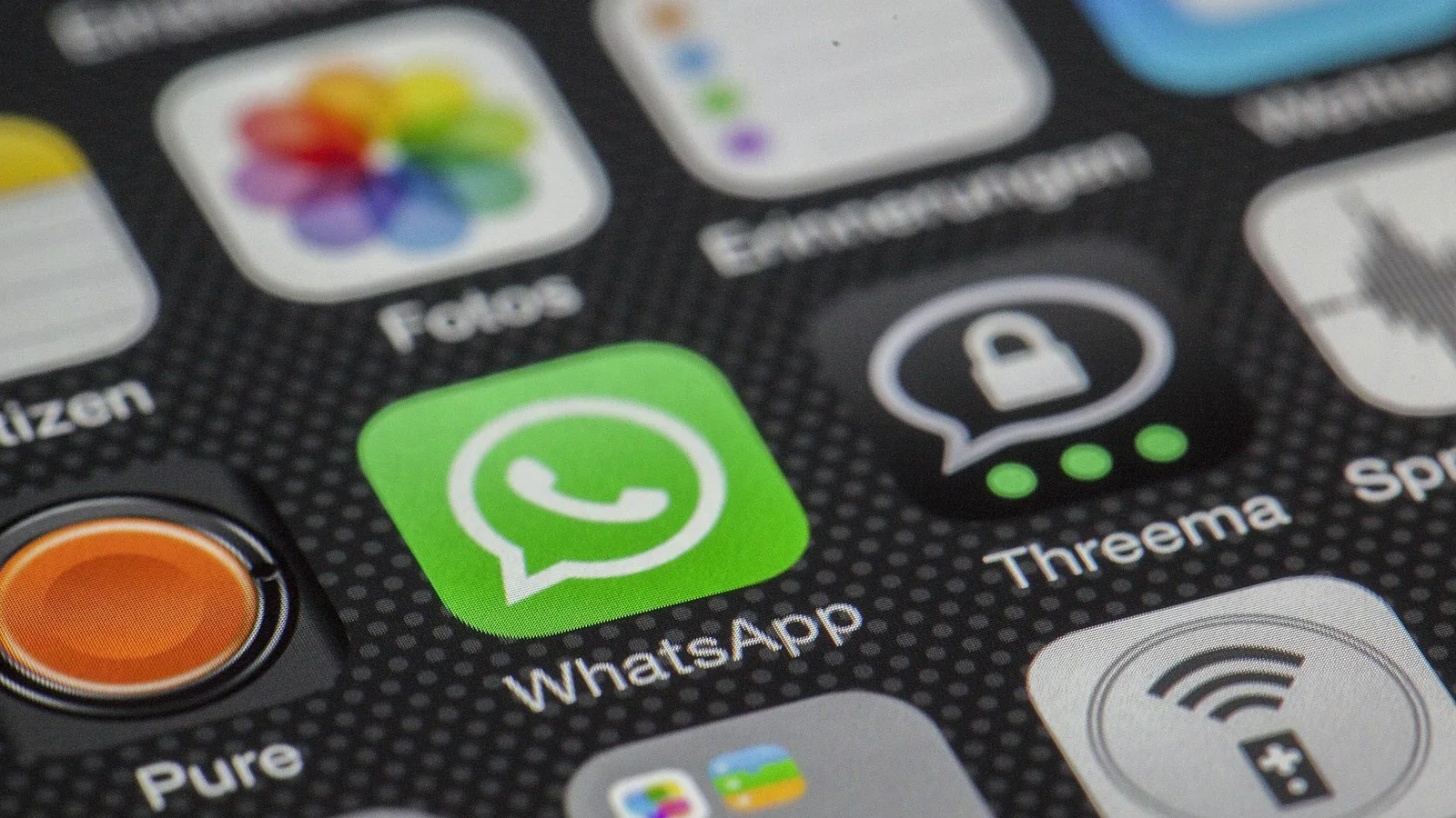 Cómo clínicas en Colombia pueden automatizar WhatsApp con IA para responder clientes