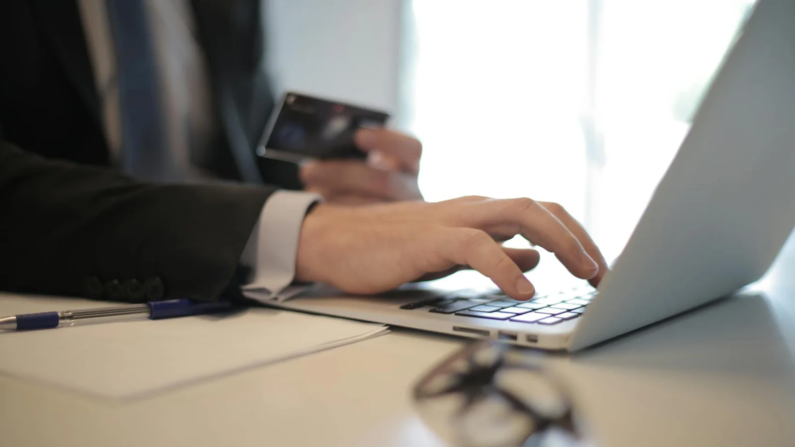 Cómo un ecommerce en Tunja puede automatizar Facebook con IA para responder clientes