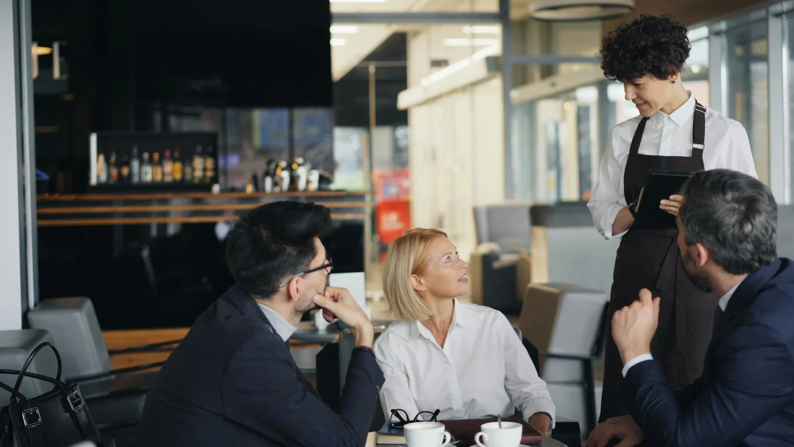 Reenganche de Clientes con IA: Estrategias Automatizadas para Empresas en Colombia