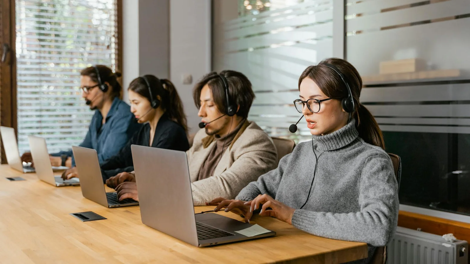 WhatsApp vs Instagram para Ventas en Colombia: Cómo Automatizar Conversaciones con IA